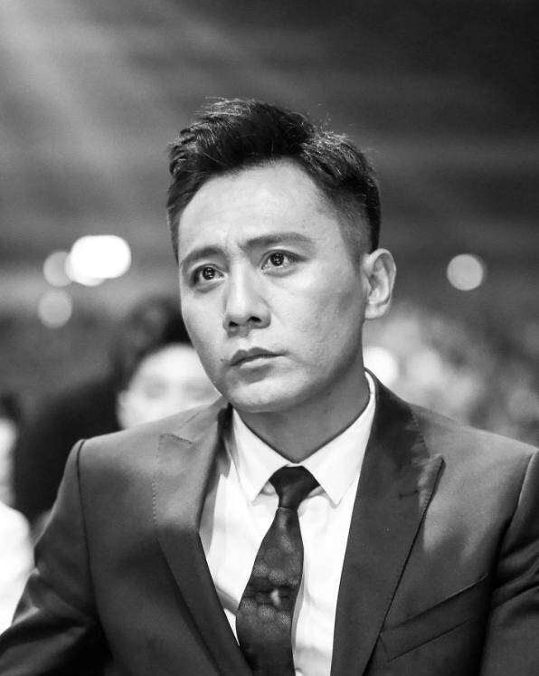 47岁的刘烨晒出的照片瘦得特别厉害,却给内娱众多明星提了个醒