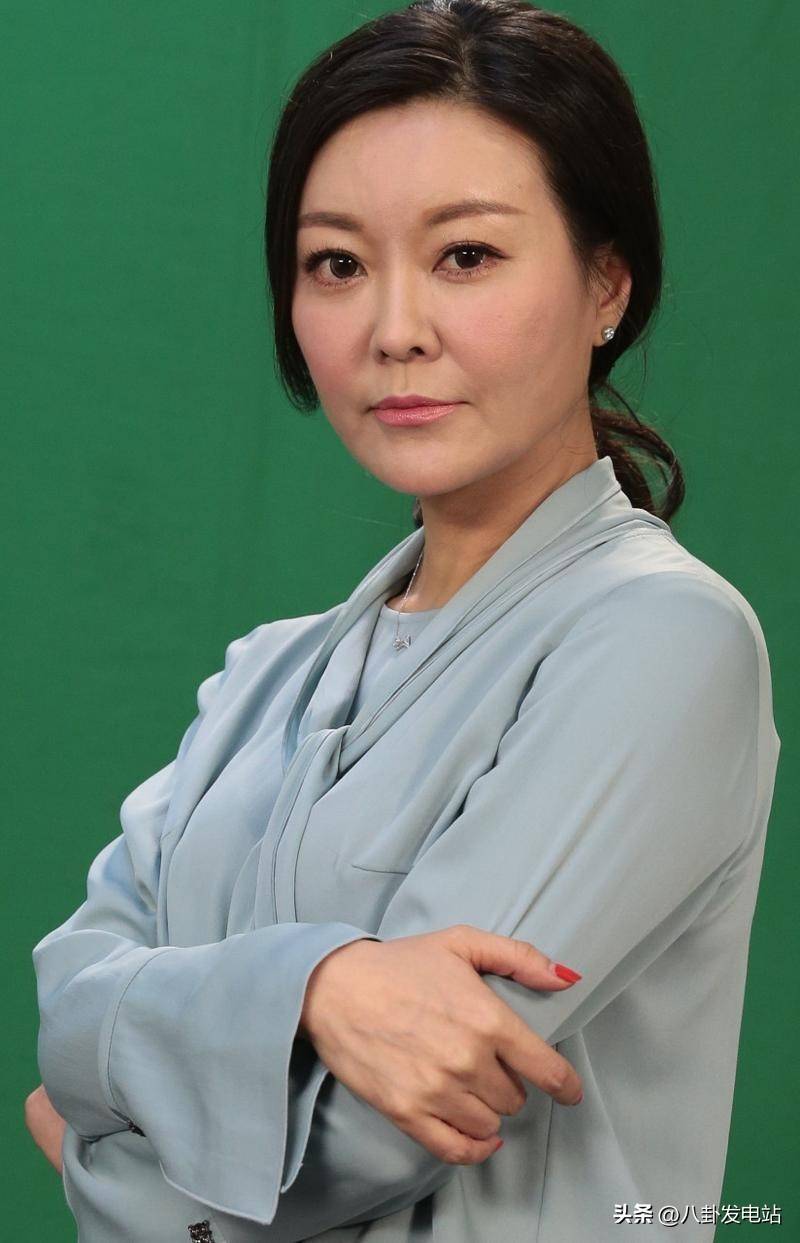 博取关注,王小骞哀悼朱媛媛,笑容依旧,直播带货