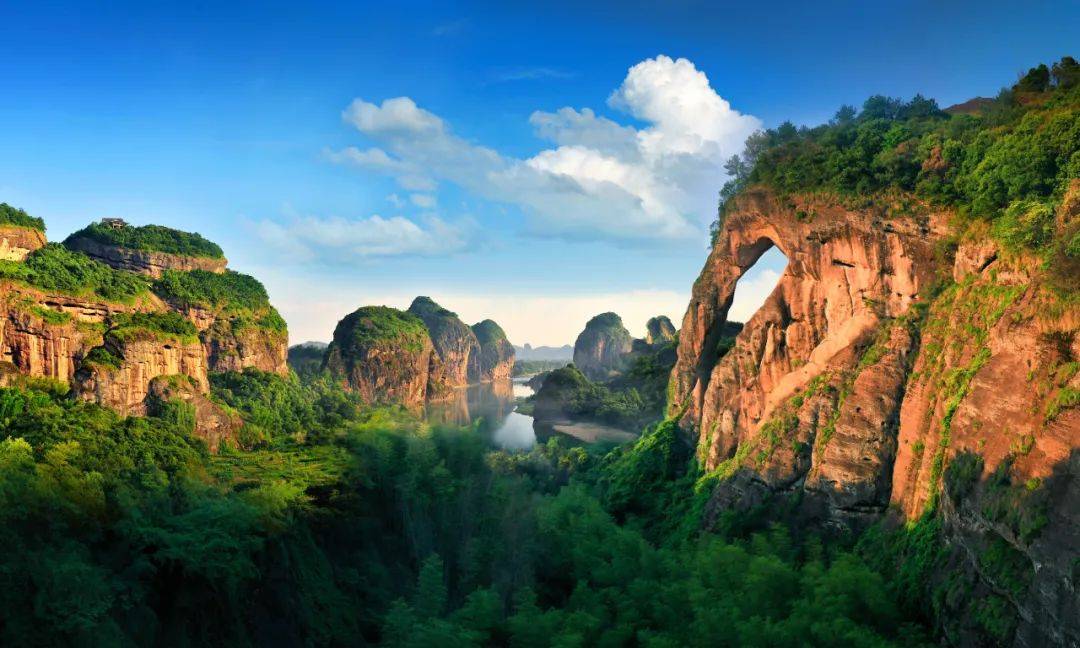江西龙虎山：道教发源地，藏丹霞山水与深厚