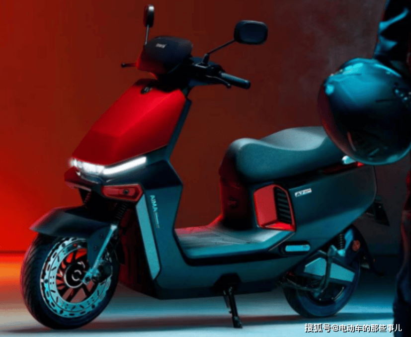 爱玛A7 Ultra上市，峰值功率4500W，极速80km/h，真实续航110公里