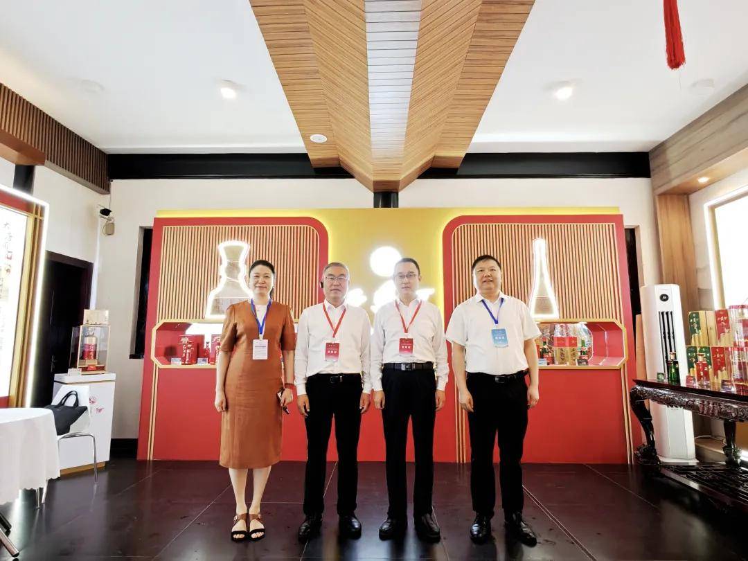 西凤酒闪耀2025四川国际美酒博览会，续写凤香新_西凤酒闪耀2025四川国际美酒博览会，续写凤香新_