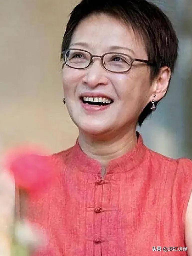 胡因梦72岁老年状态惊艳:不靠驻颜,不穿老年装,依然美得像画一样