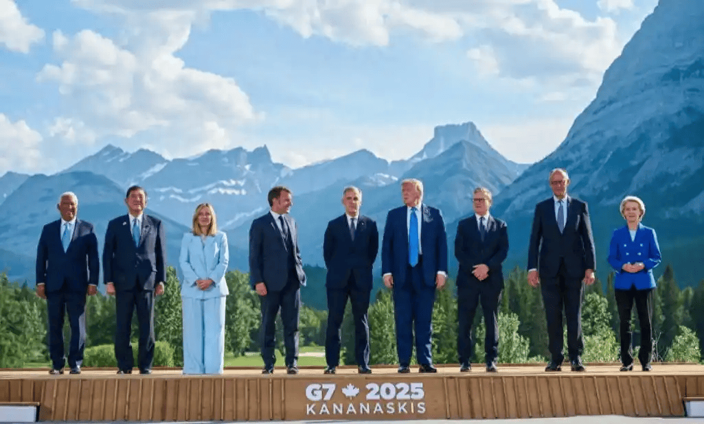 峰会的闭门会议还在讨论"如何应对中国挑战"时,现实