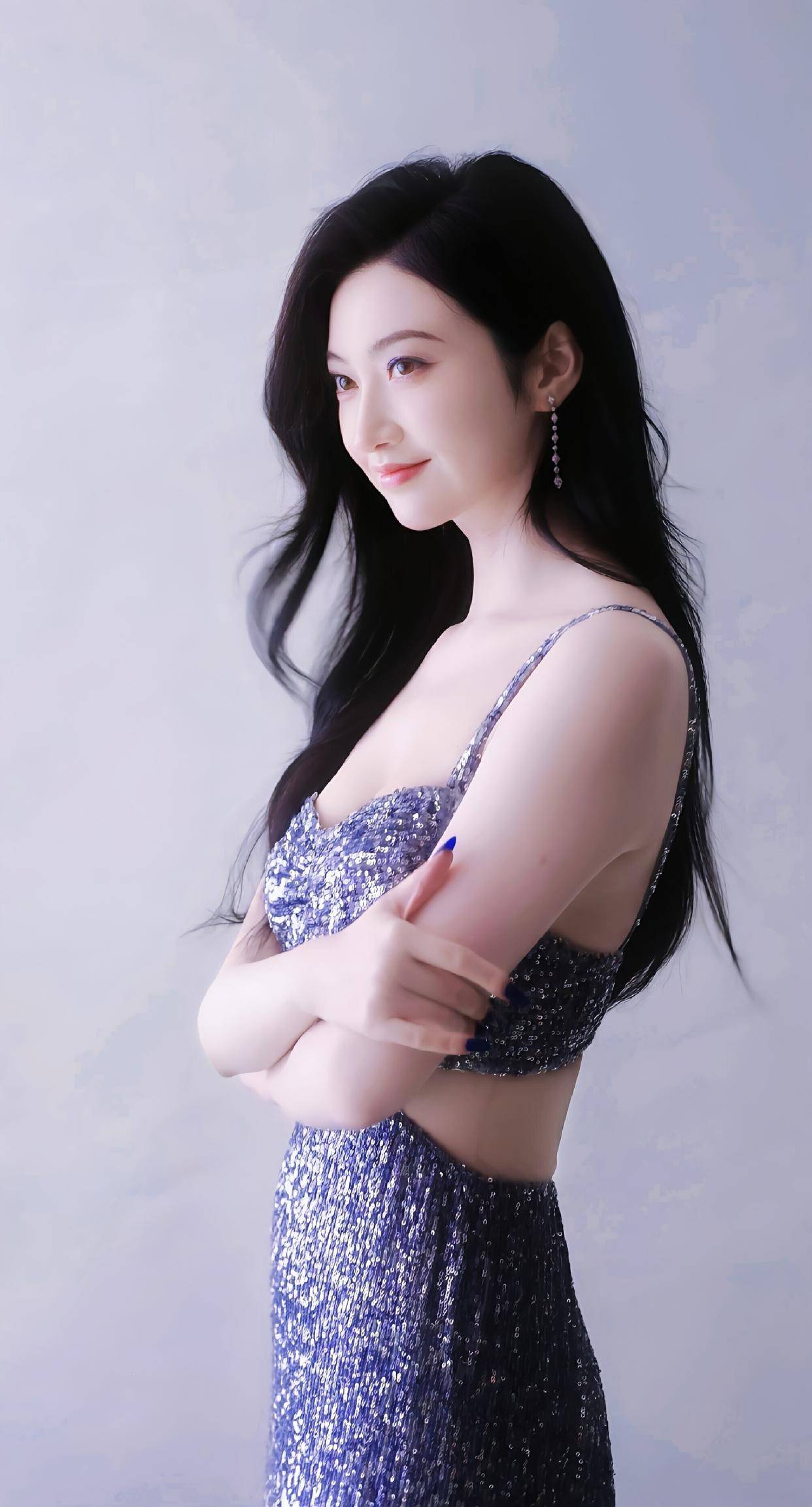 景甜礼服裙_景甜穿高领毛衣晒美照_