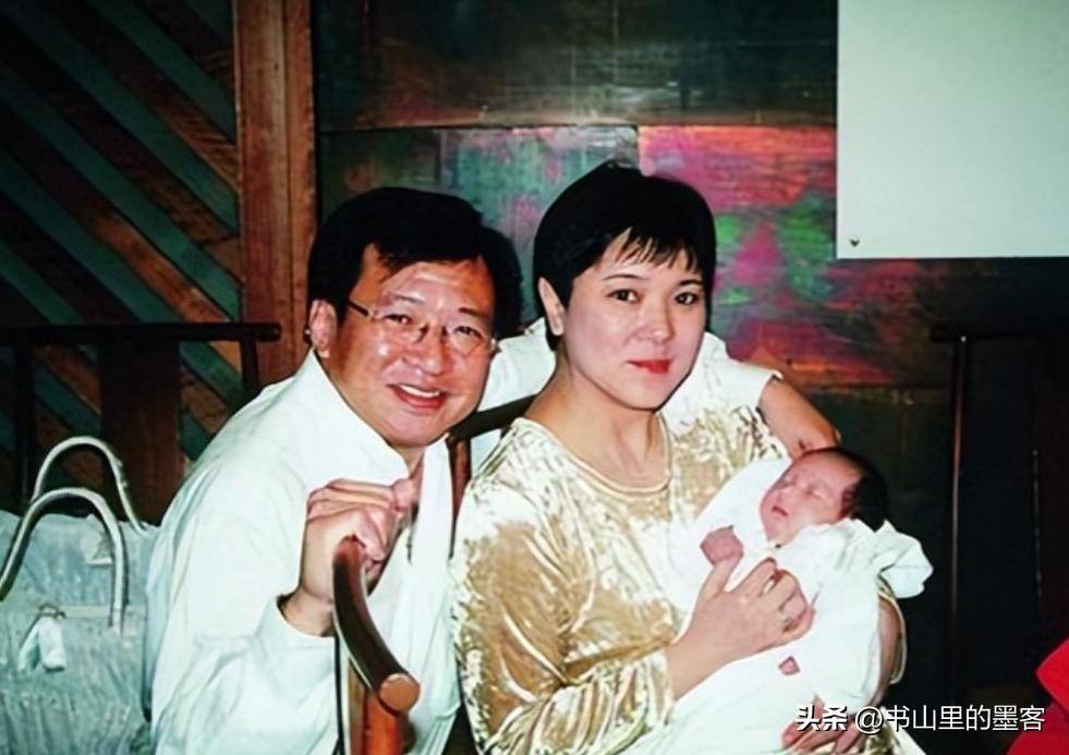 港星许绍雄带女儿回广州故居,网友爆料:他是真正的名门望族