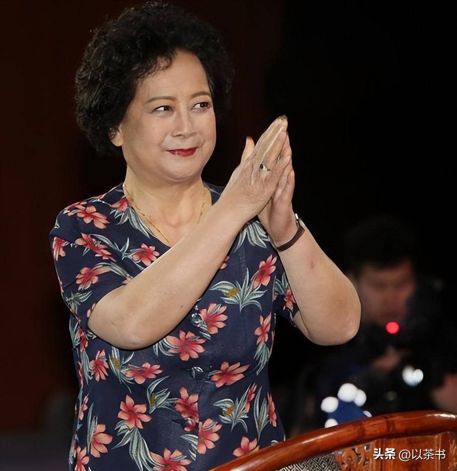 82岁观音菩萨,左大玢最新动态,黑发依旧神采奕奕