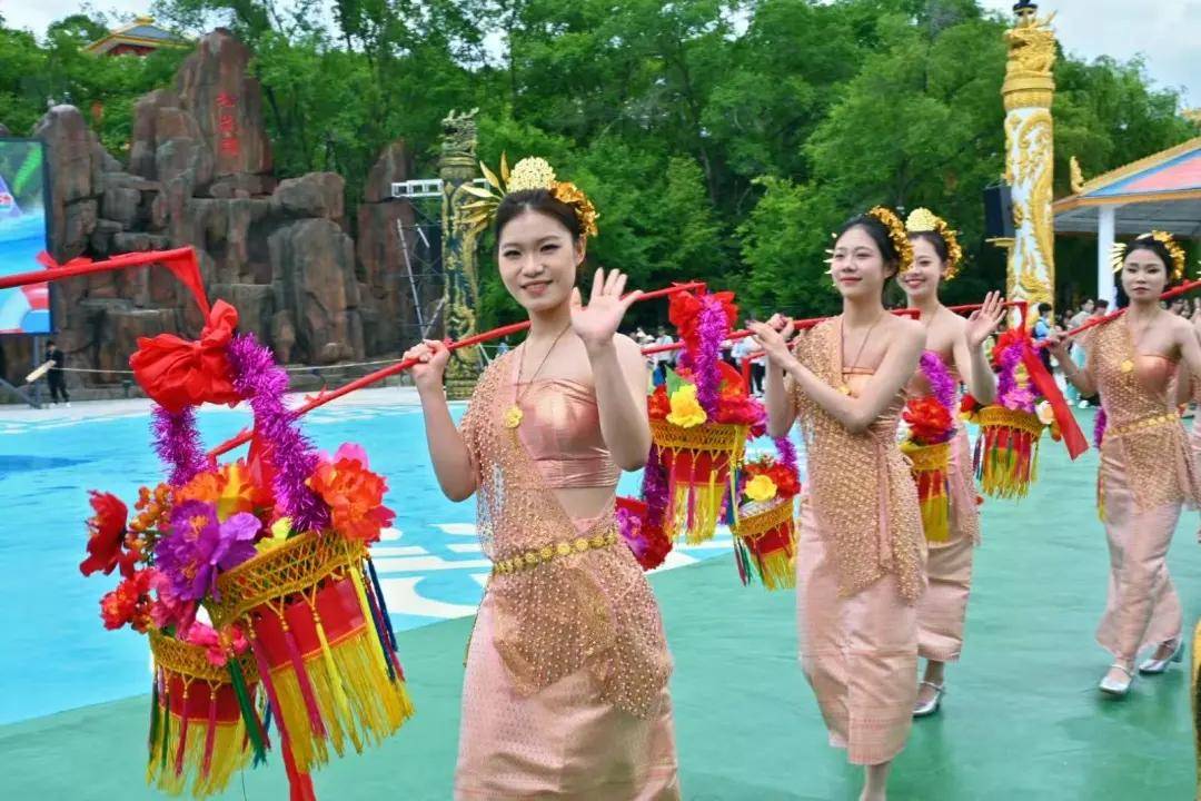 亲子灯光乐园_游乐场灯光秀_