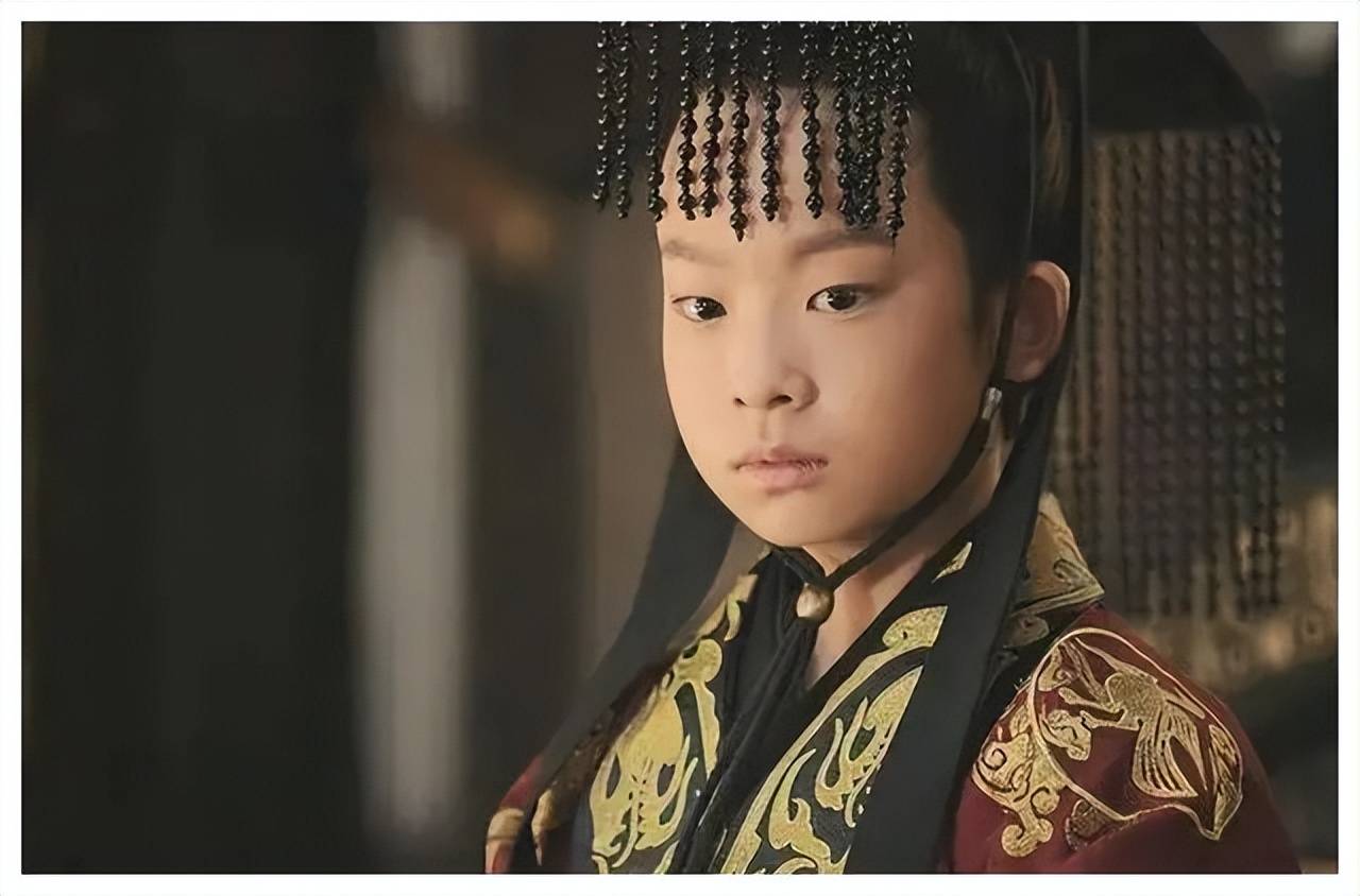 同样是小皇帝登基,为什么东汉能维持195年,曹魏却才维持40年?