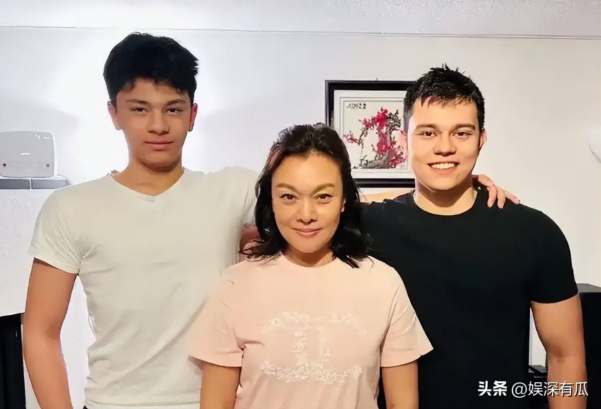 演员史可现状:60岁风韵不减,定居瑞士住豪宅,混血儿子高大帅气