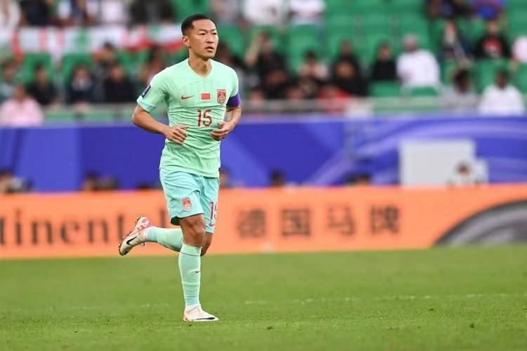 国足换帅也白搭！知名媒体人揭秘李可吴曦为何回不去