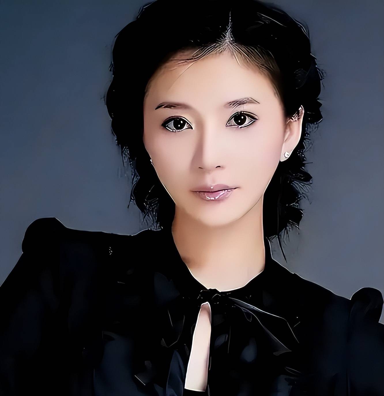 演员饶芯语揭秘婚姻真相,嫁给大37岁王奎荣,父母强烈反对后,如今生活