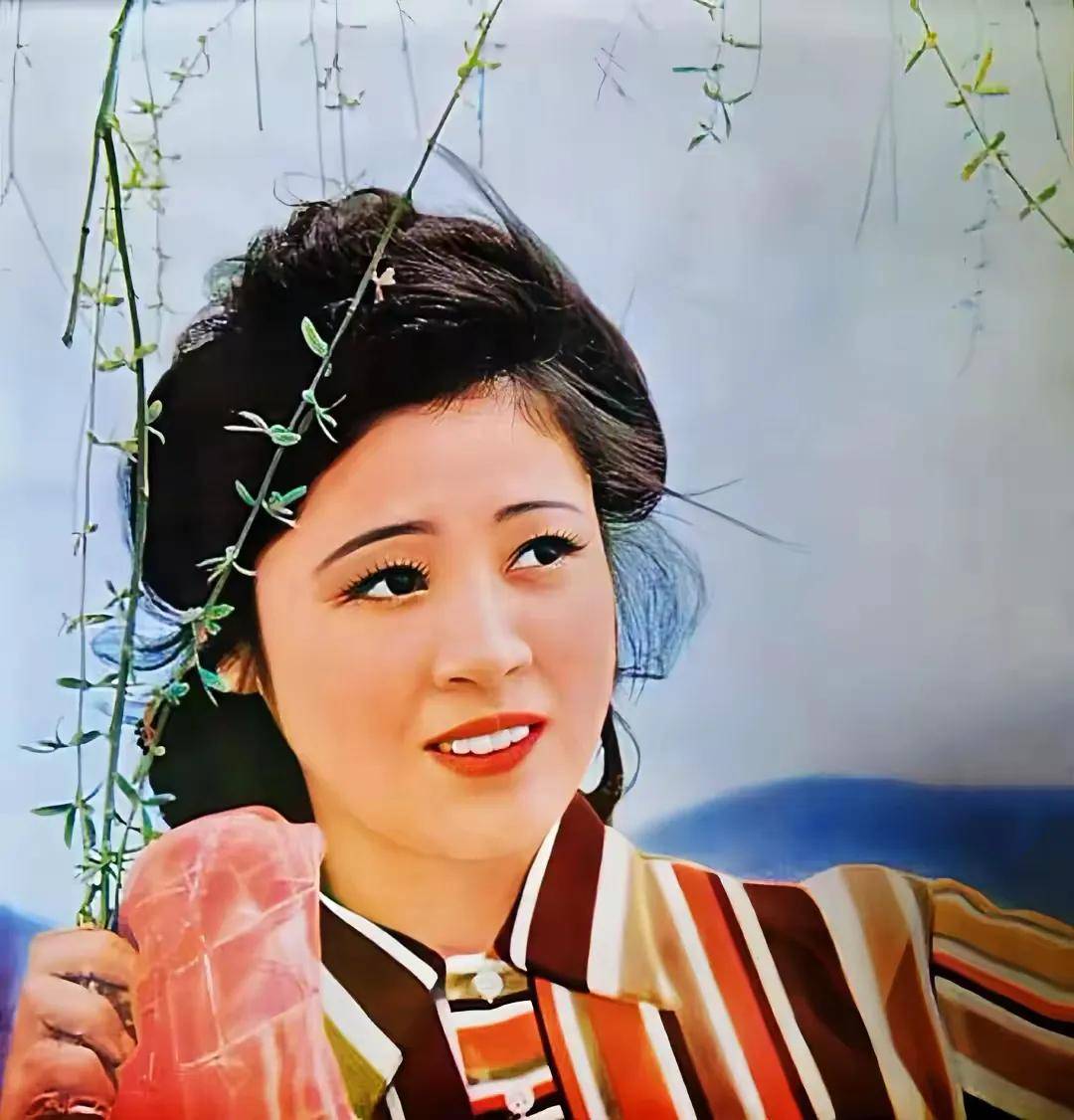 八十年代演员,无华服浓妆,自然天成美好