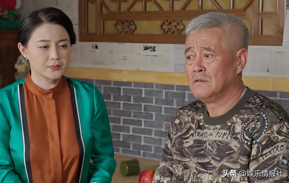 赵本山的"御用老伴"关婷娜,20年不嫁,现在已步入中年