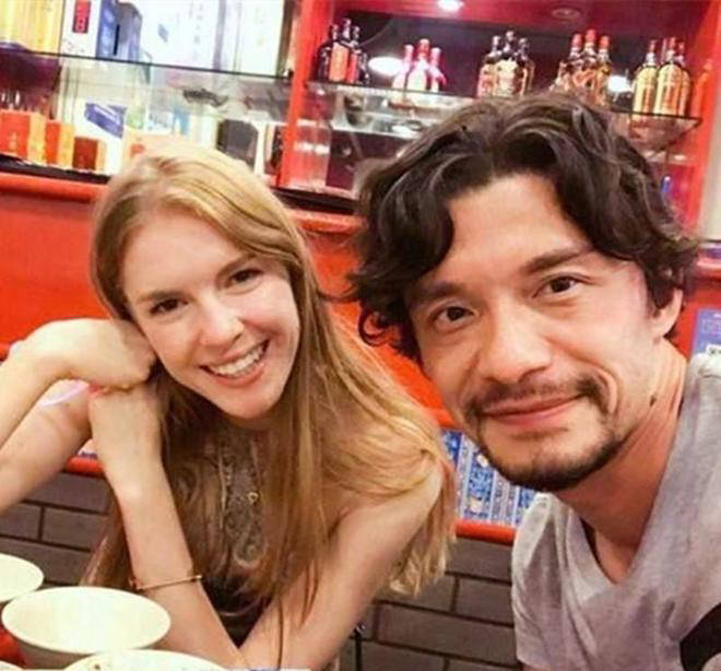 谢晖正式上任新岗位，重返上海展现风采，外籍妻子全力支持