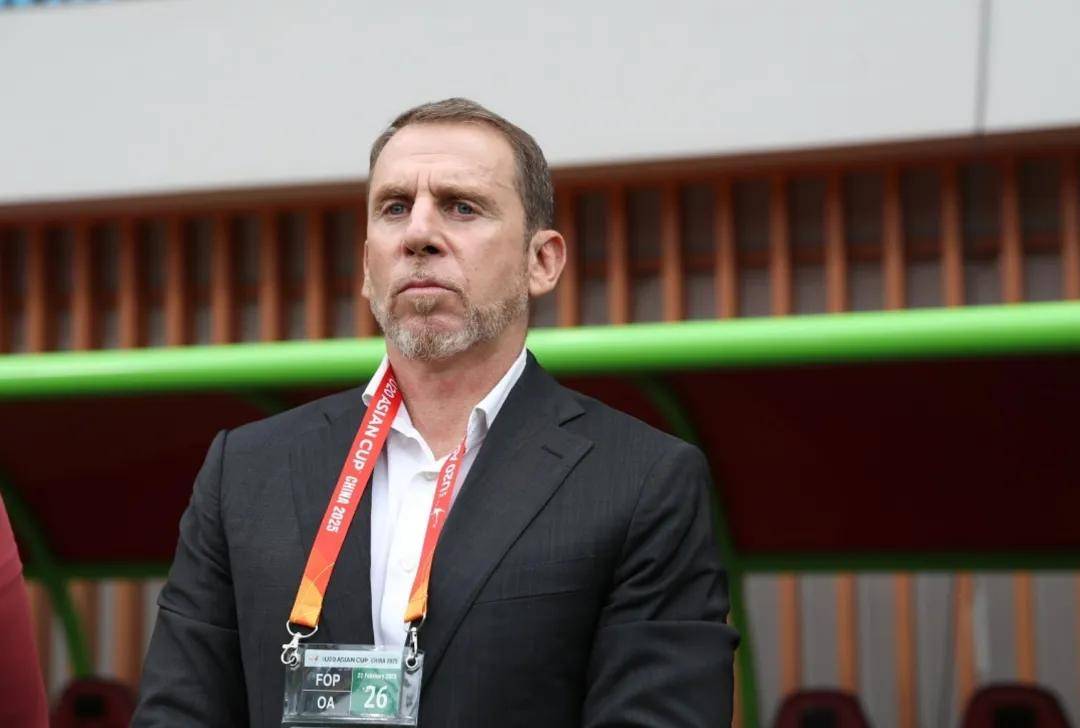 国足东亚杯名单揭晓:久尔杰维奇挥刀斩乱麻,新老交替能否破局?