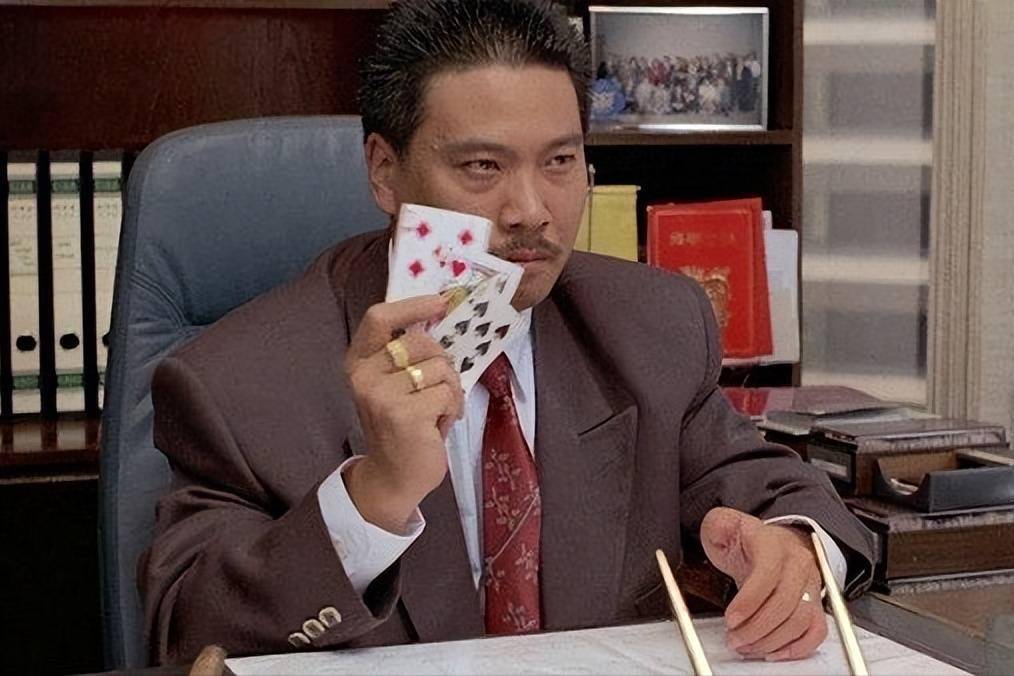 王晶曝料,吴孟达离世前照顾三任妻子,私生活混乱或为诱因