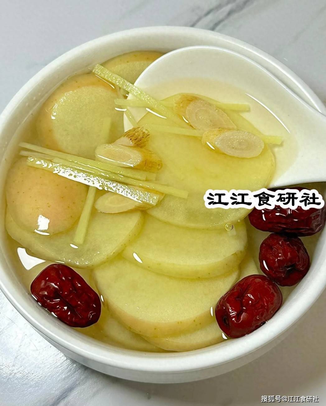 并不总是直接吃苹果。用这些“成分”烹饪它们