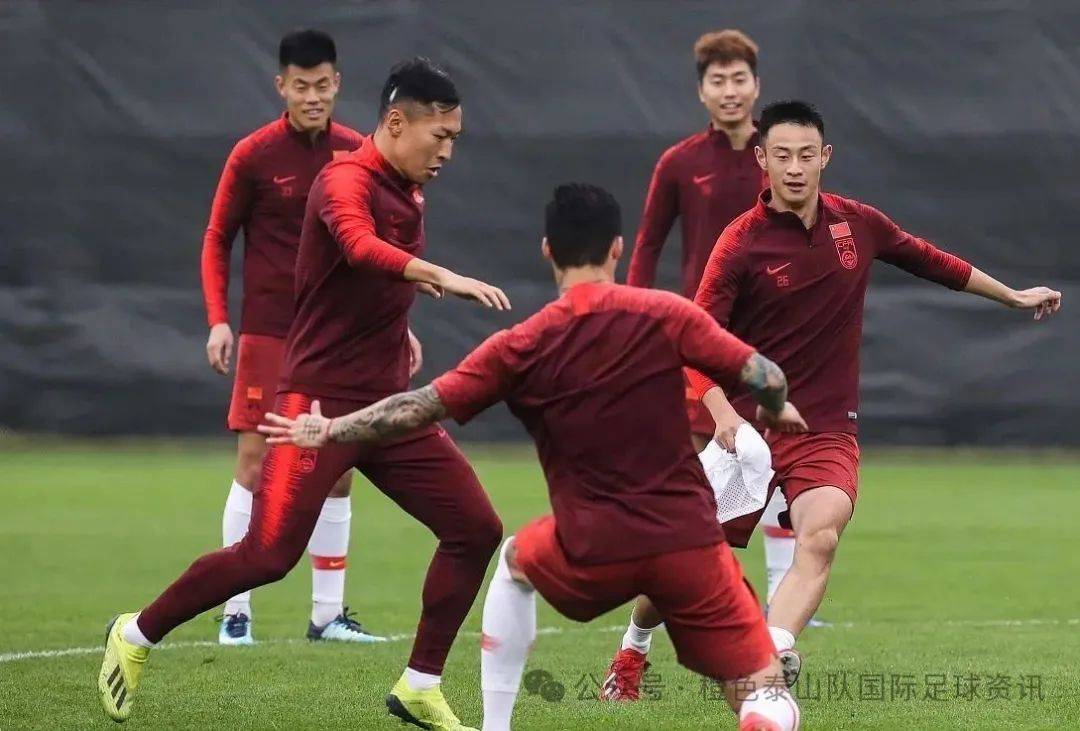 东亚杯国足应该不会使用很多年轻球员，关键的中场还是没好的新人