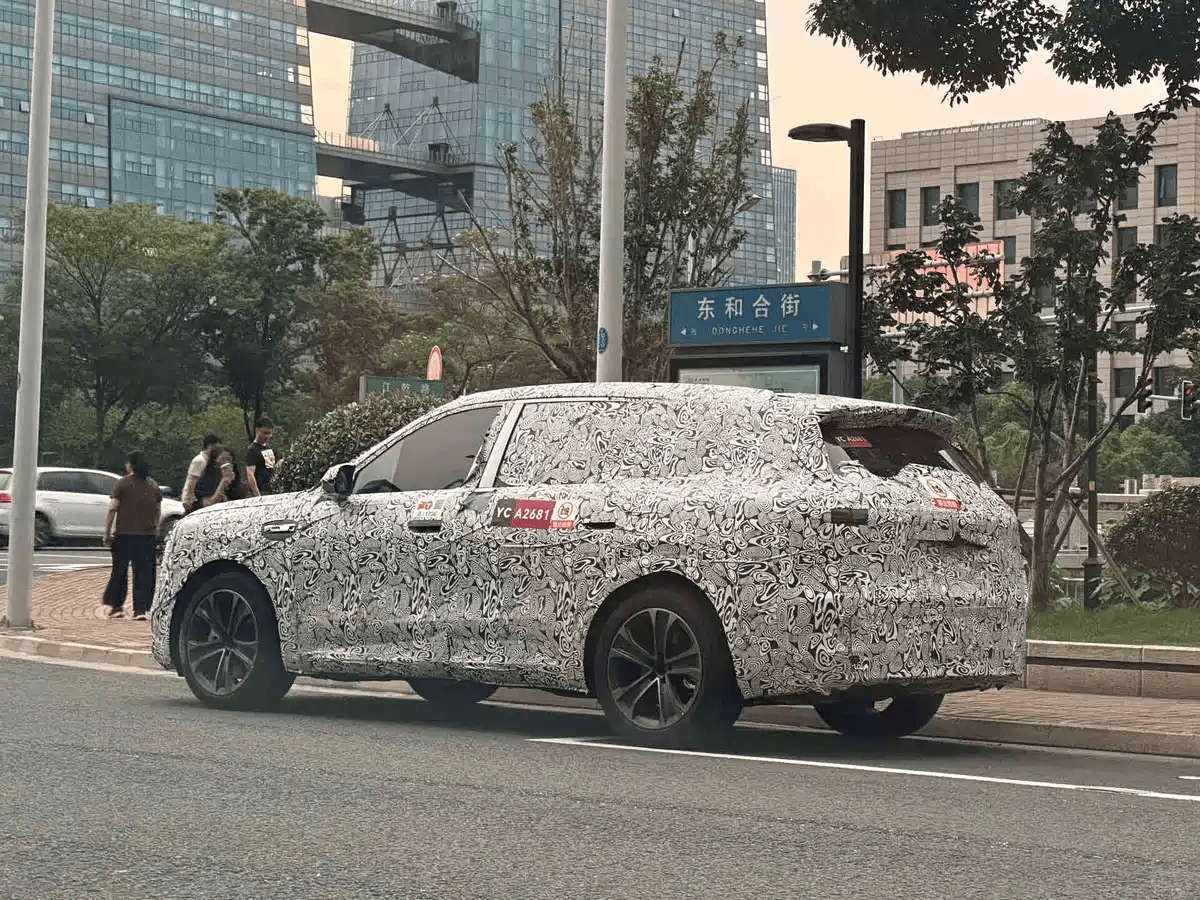 新款问界M7谍照曝光，堪称小号M8，或9月上市