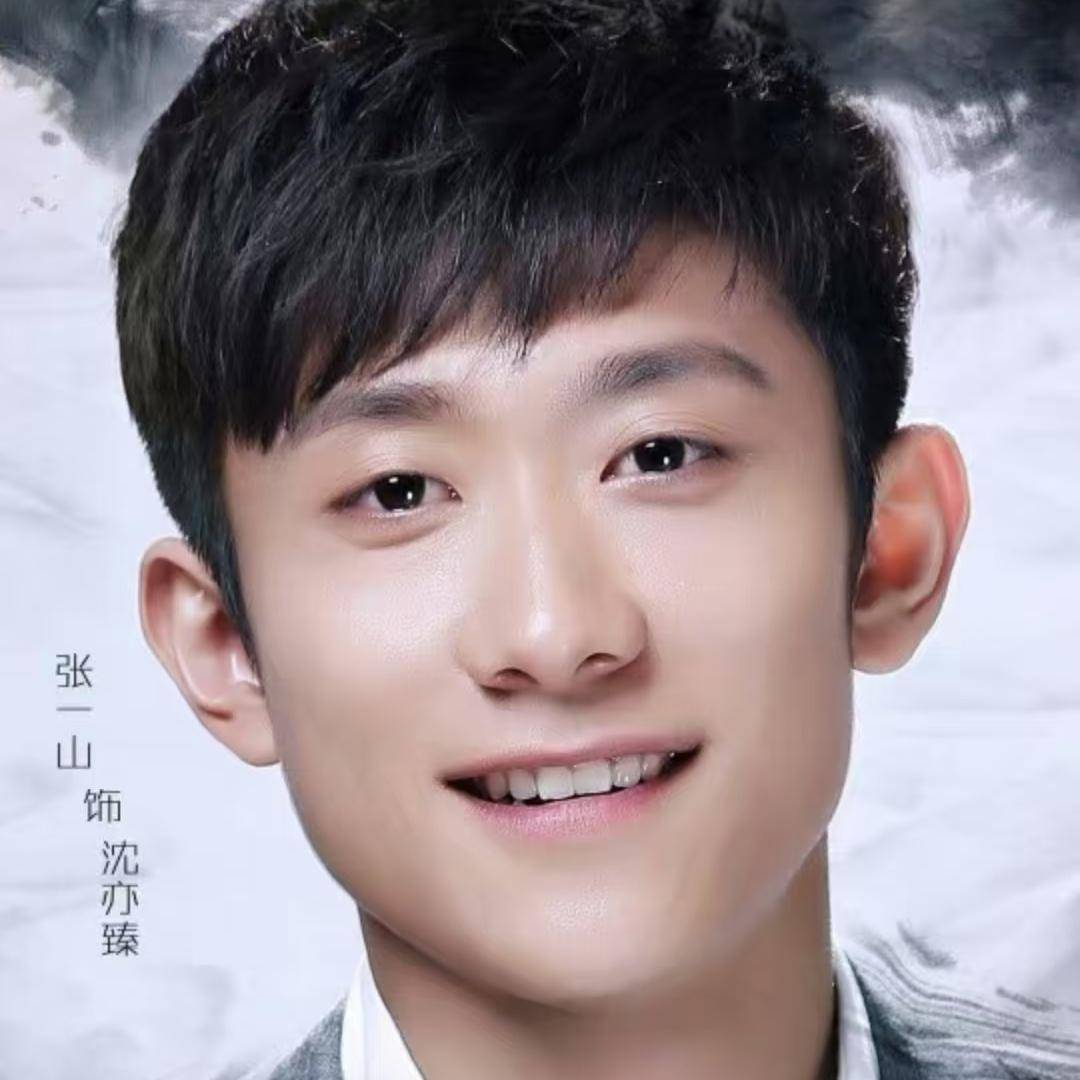 《家有儿女》20年,张一山和杨紫新剧同天开播,隔空对垒高下立判