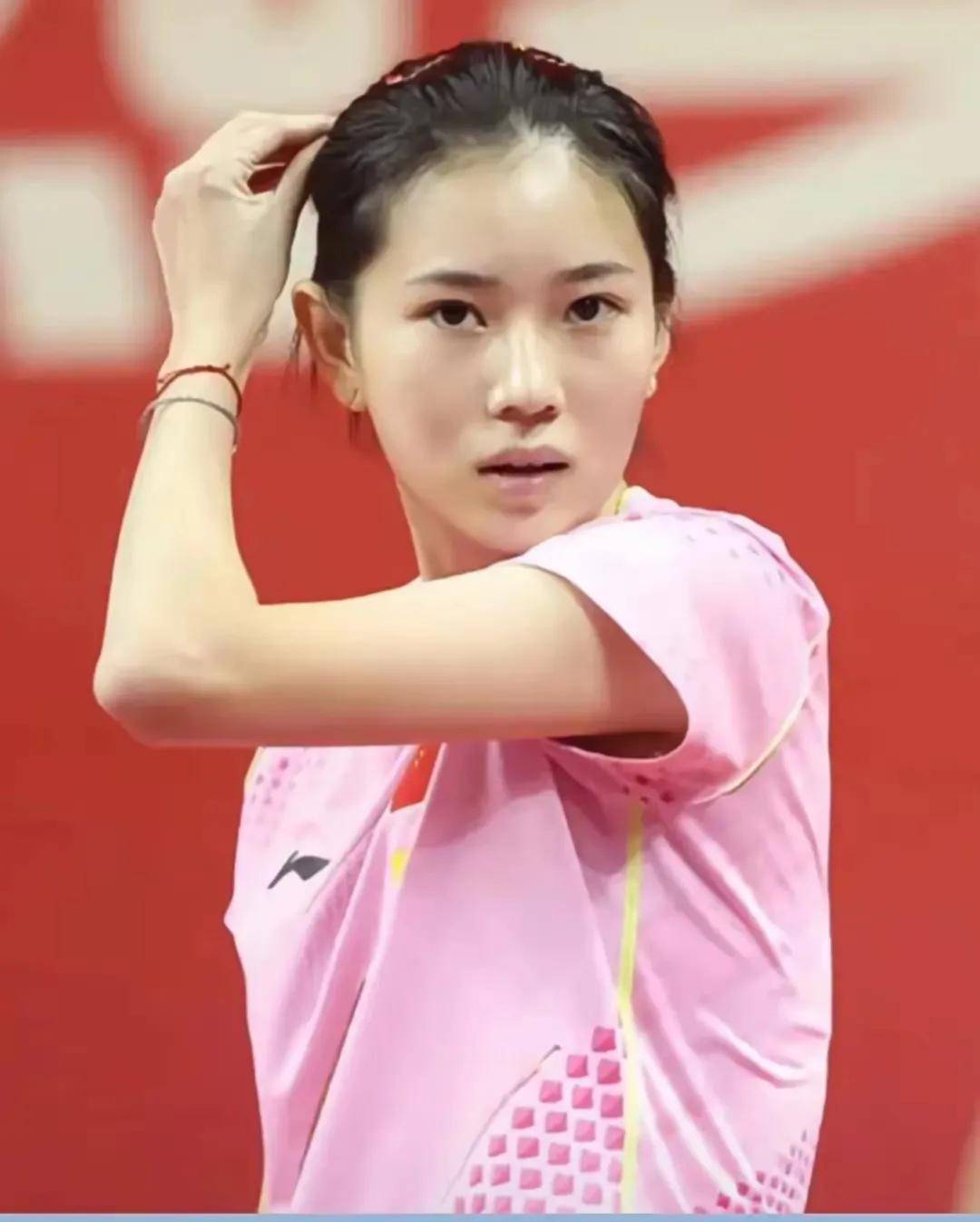 樊振东绝配美女配英雄和国乒第一女神王添艺合照竟有种cp感