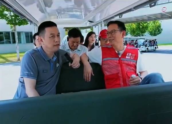 两大CEO对比，李斌和雷军差距太大！