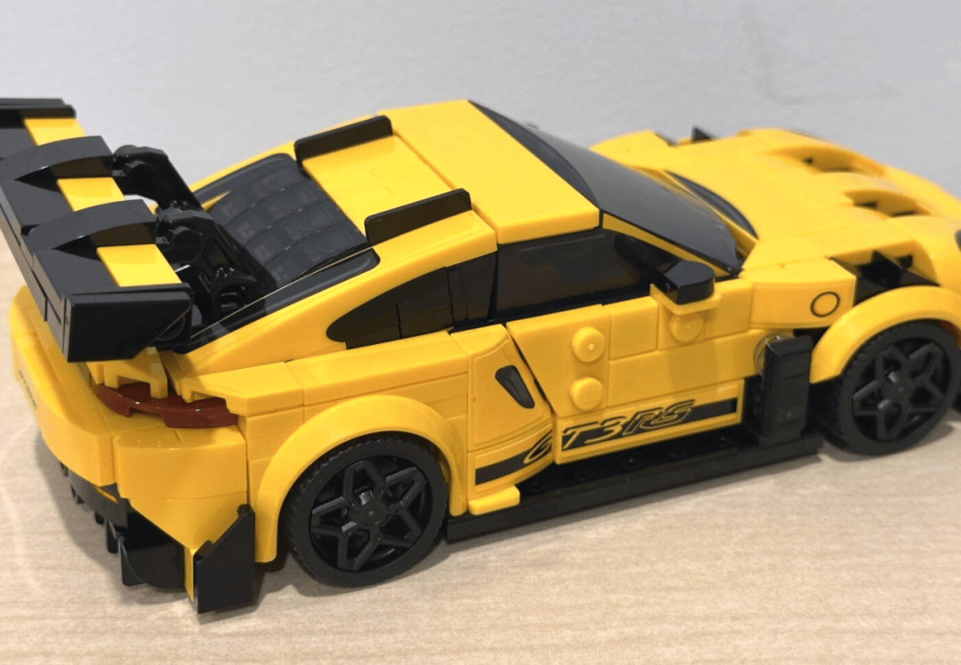 乐高首款8格保时捷911 gt3 rs评测:车灯争议大,但真值得买!