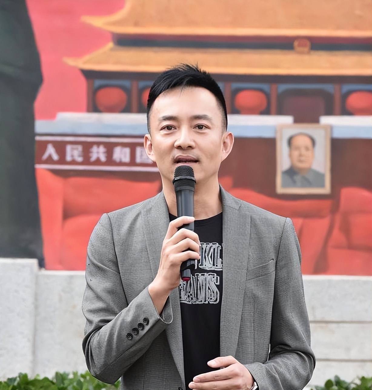 央视主持人亚宁,长相帅气却被质疑性取向,最终逆袭成爱奇艺总裁