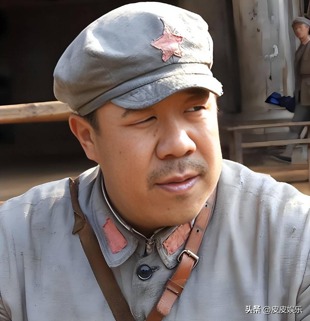 这个干过门卫的演员差点被酗酒毁了