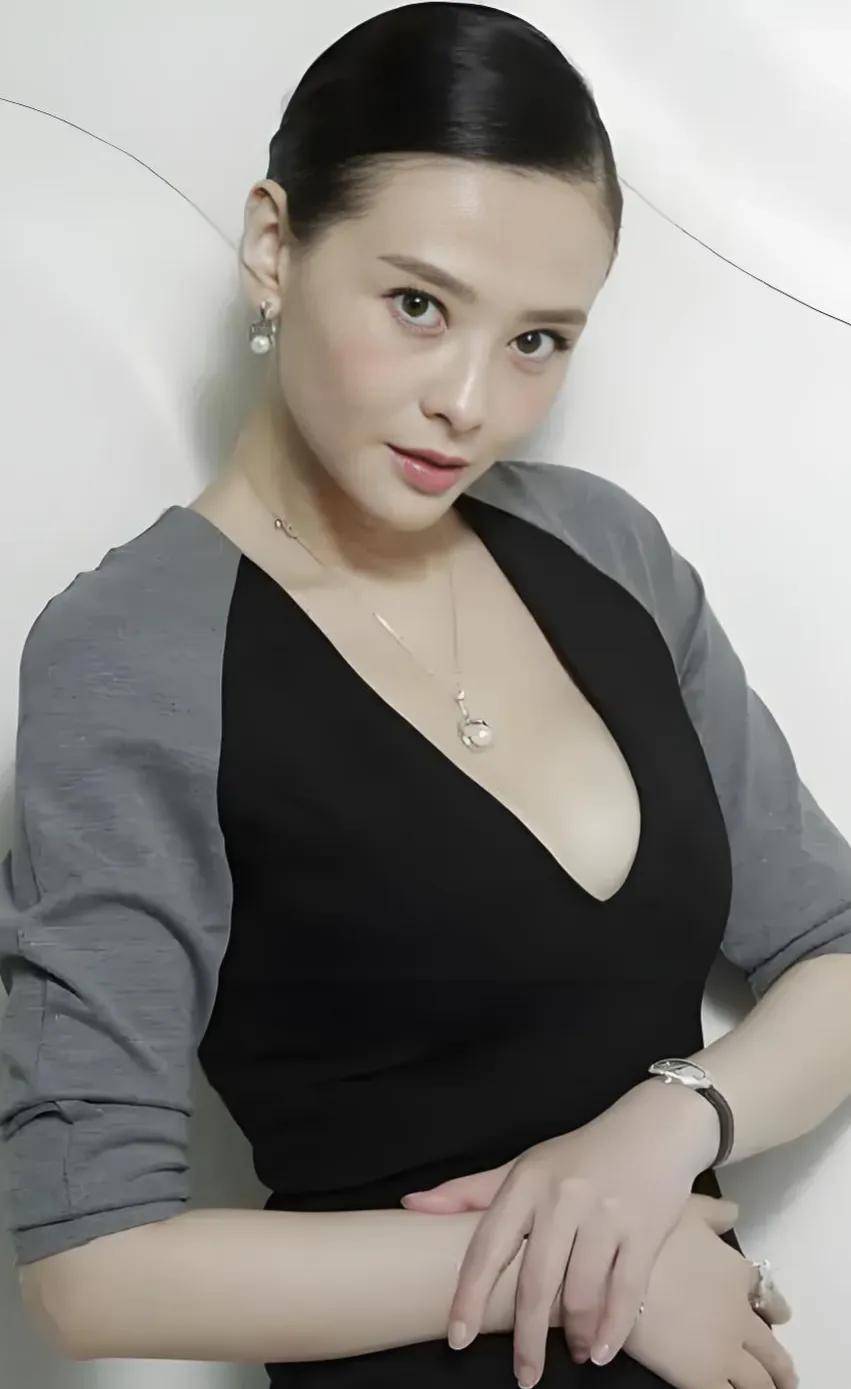 20张高清图:萧淑慎颜值巅峰期那些绝美照片,看了让人感慨万千