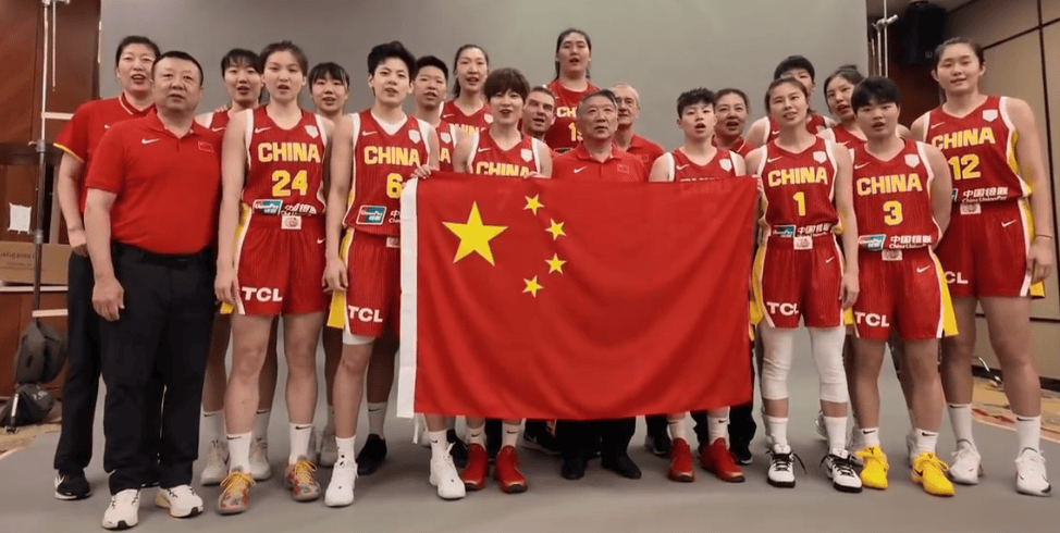 出征亚洲杯！中国女篮大合影出炉：2米26张子宇抢镜，杨舒予真帅