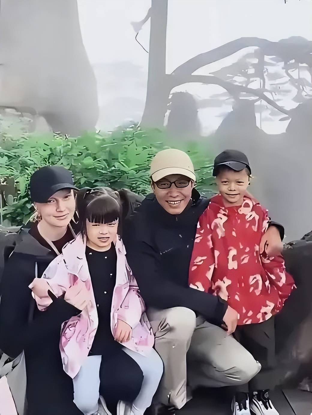 撒贝宁家混血娃中国味十足!龙凤胎黑发黑眸惊呆网友:这基因太霸道