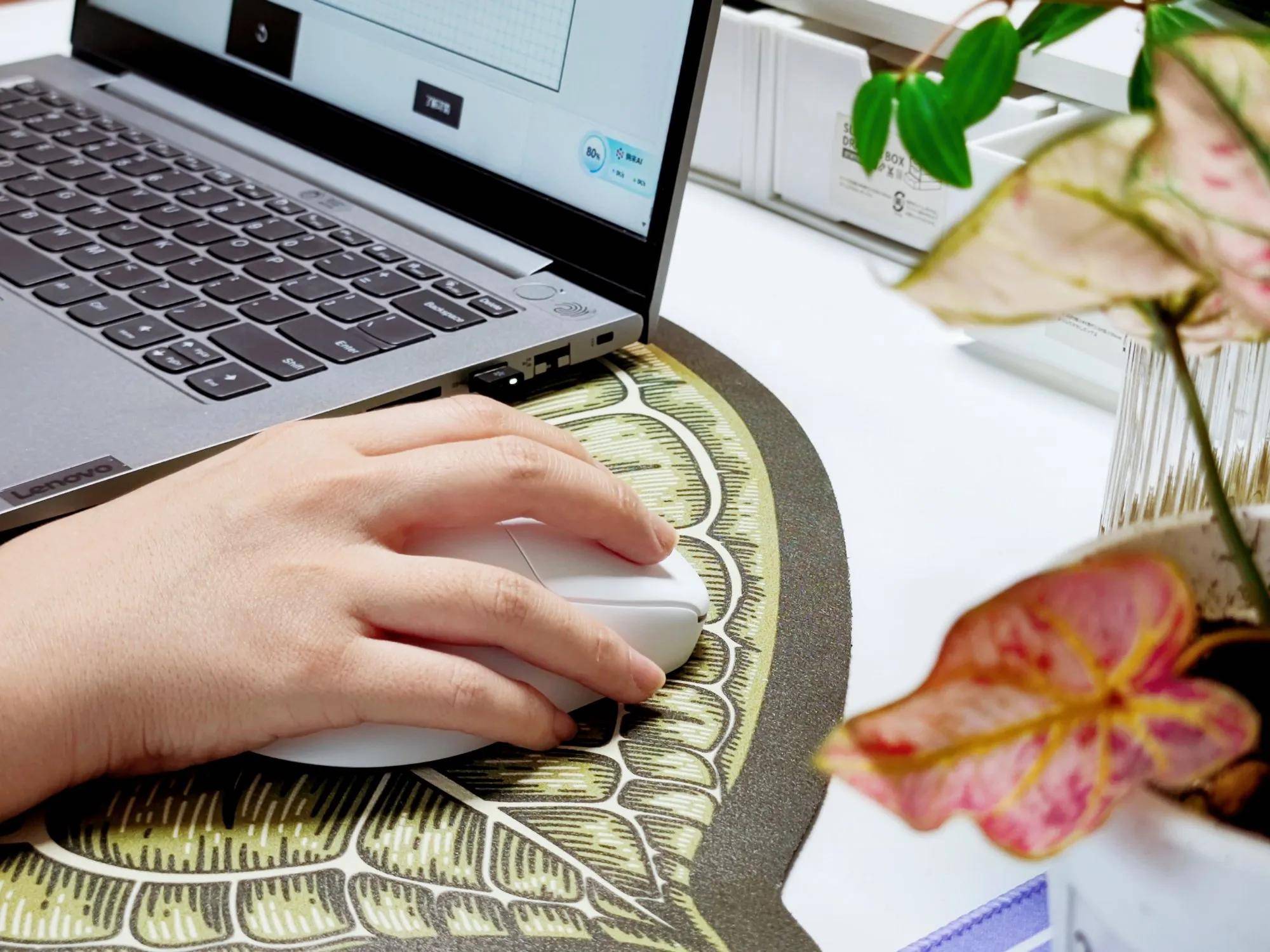 双8K+右手优化:性能怪兽也有舒适握感,雷柏VT3系列二代电竞鼠标!