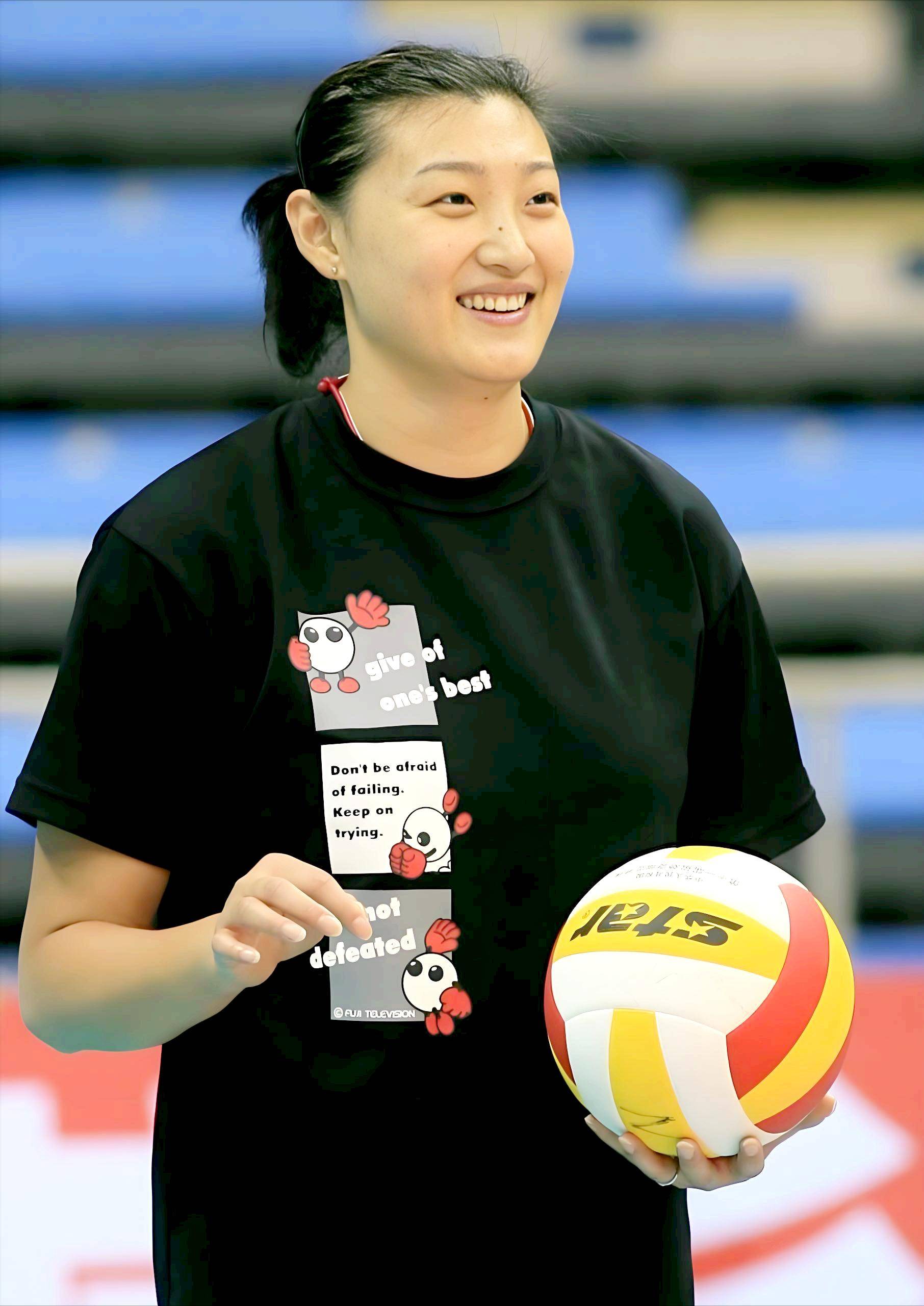 杨昊发布女排动态上热搜!网友希望她再婚做妈妈