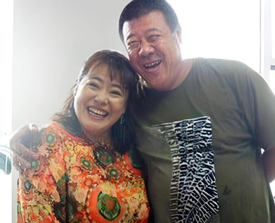 两任妻子离开他,患病又暴瘦!这个干过门卫的演员差点被酗酒毁了