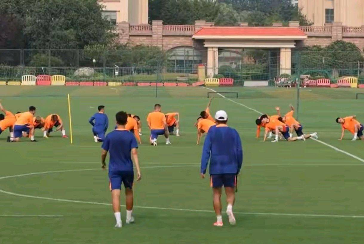 韩鹏上任后泰山队迎来大换血，联赛下半程或强势反弹