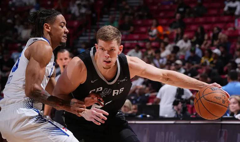 低级别比赛游刃有余！马刺锋线投手能否在NBA赛场赢得更多机会？