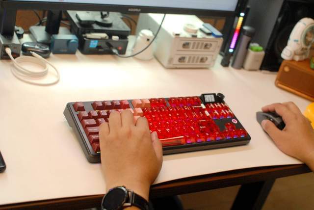 黑爵MK87三模无线机械键盘深度评测:续航怪兽与客制化艺术的碰撞