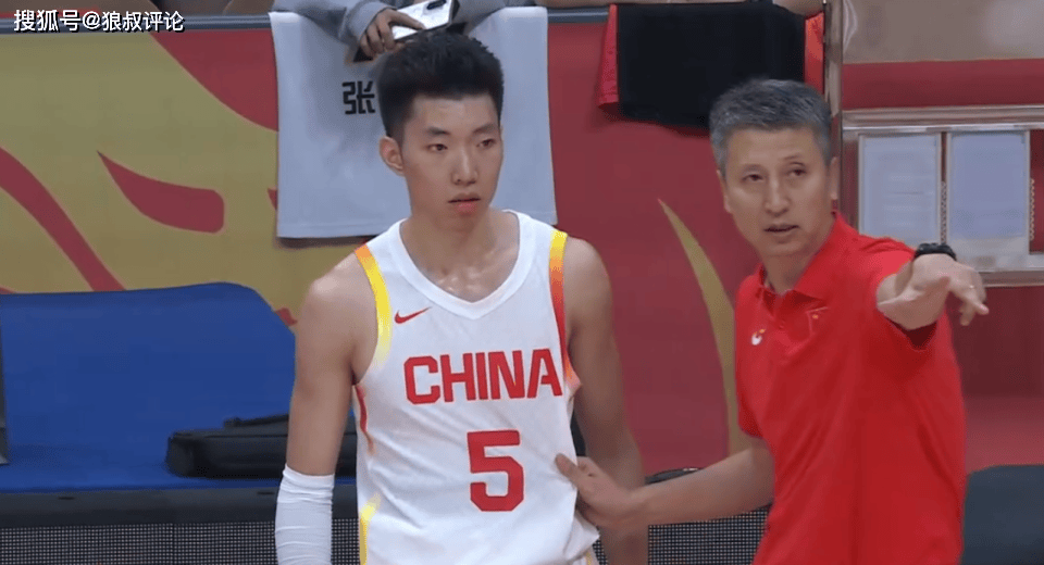 中国男篮欧洲拉练首战告捷，廖三宁险受伤赵睿心态波动引关注