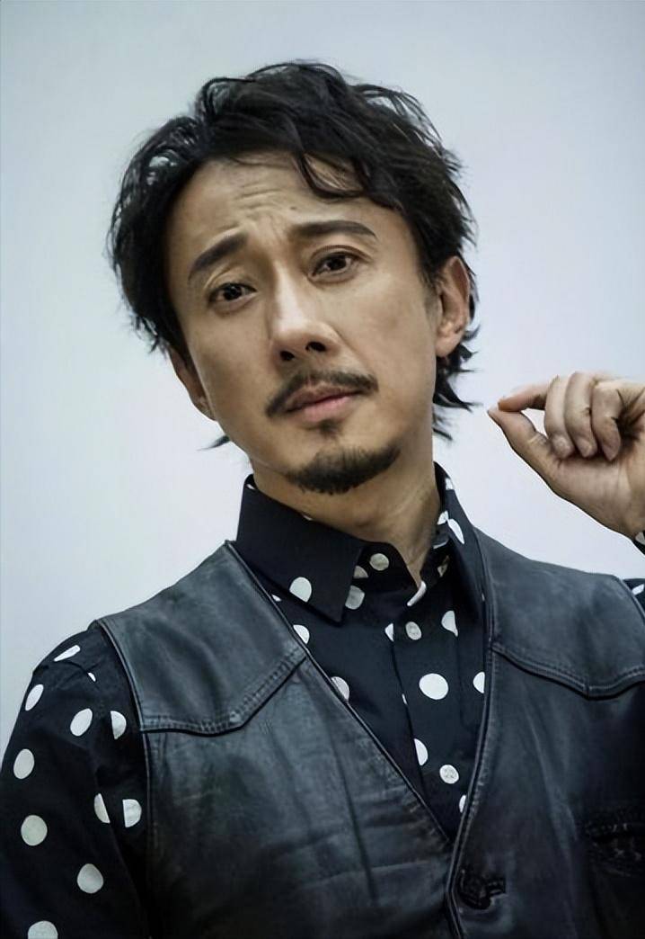 赵立新后演过好多知名电视剧像绣春刀,芈月传,射雕英雄传,青云志,远大