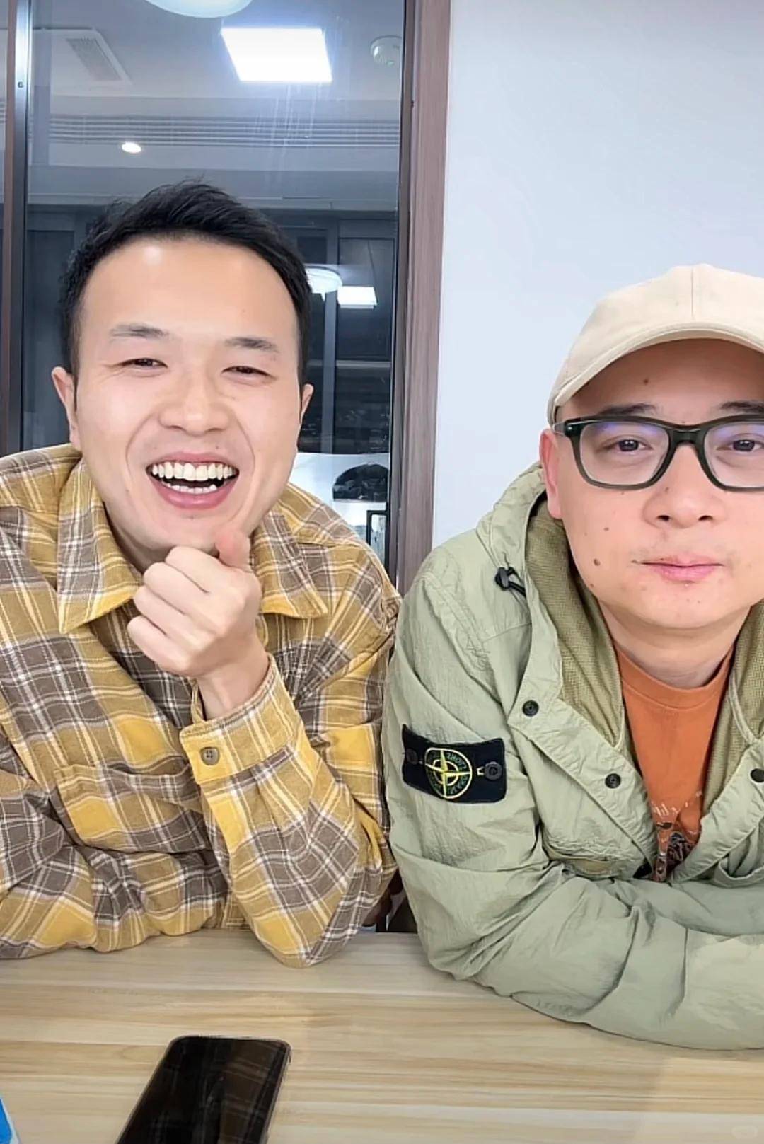 再见爱人傅首尔前任老刘和张硕住到一起两个男人同居了