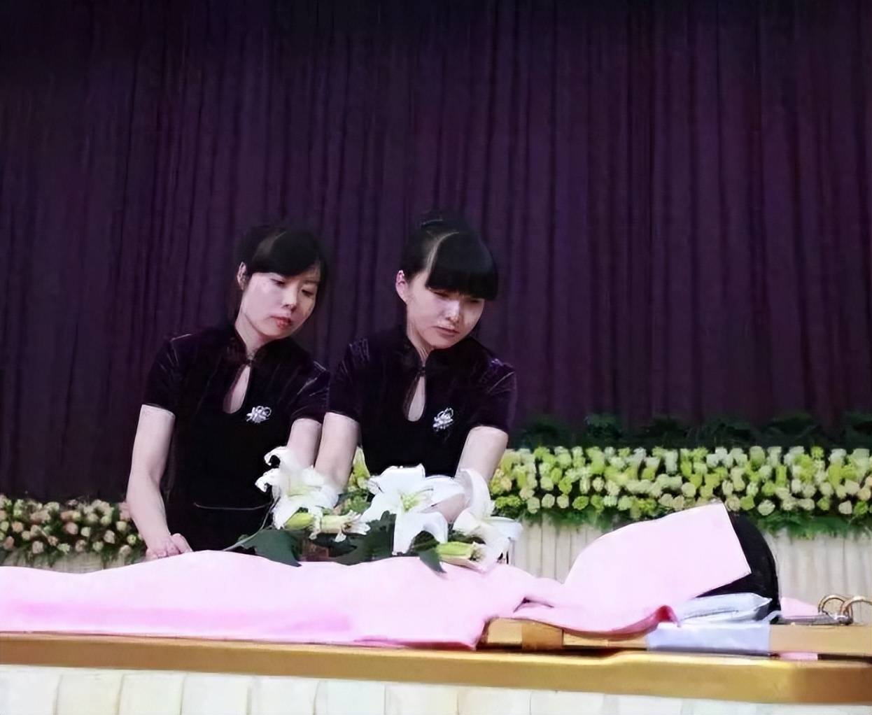 80后入殓师吴津娜:平均每天为15位逝者服务,每年处理尸体5000具