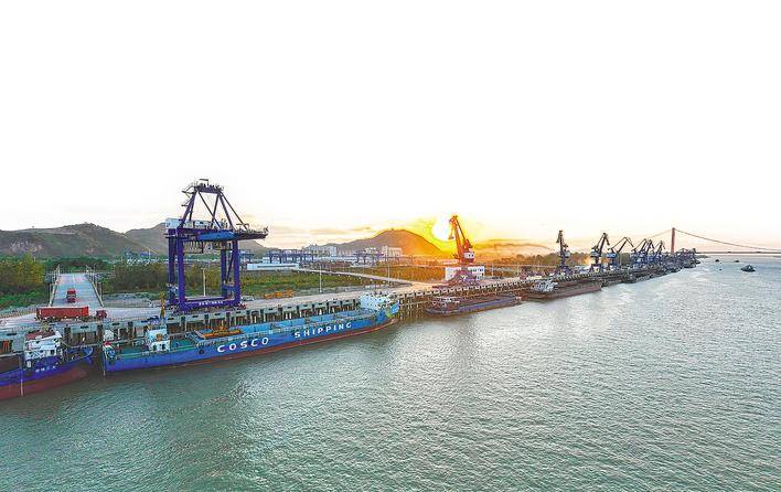 摆脱传统路径 发力铁海联运 黄石新港冲破重围成为亿吨大港