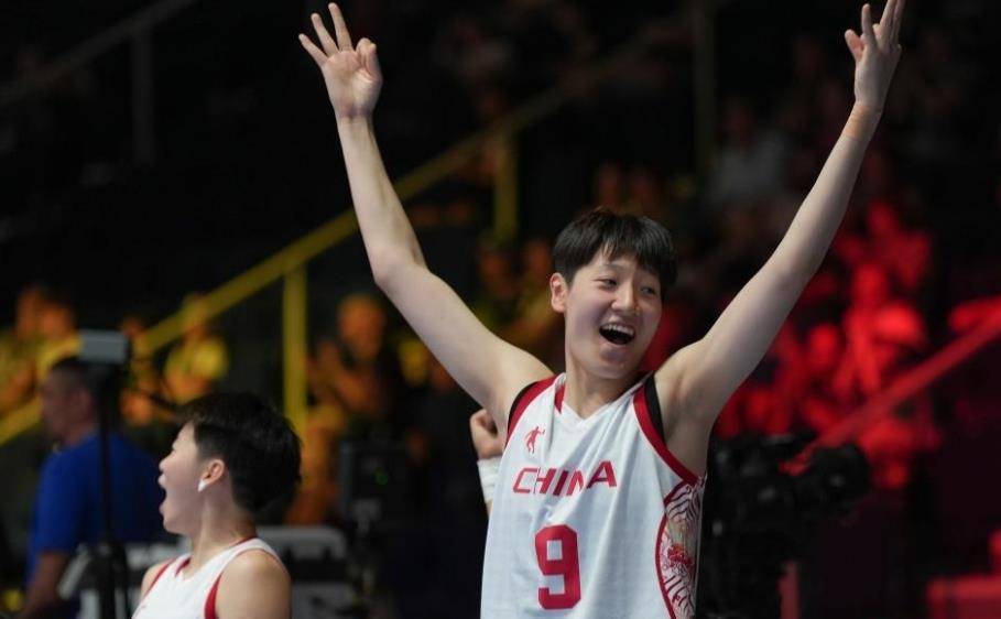 中国女篮大运会强势挺进八强，刘禹彤领衔内线碾压智利