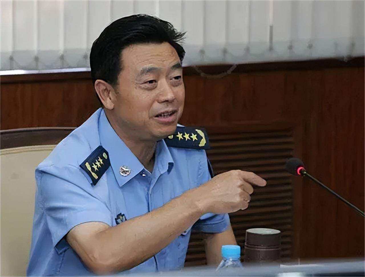 邓昌友曾任10年空军政委45岁授少将52岁升中将59岁升上将