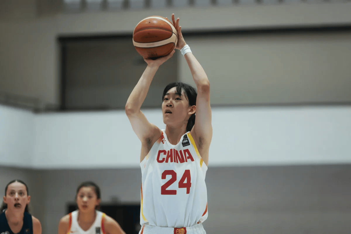 梁雅琦恭喜！中国女篮又一18岁1米93新星崛起：2米26张子宇冠军搭档蜕变