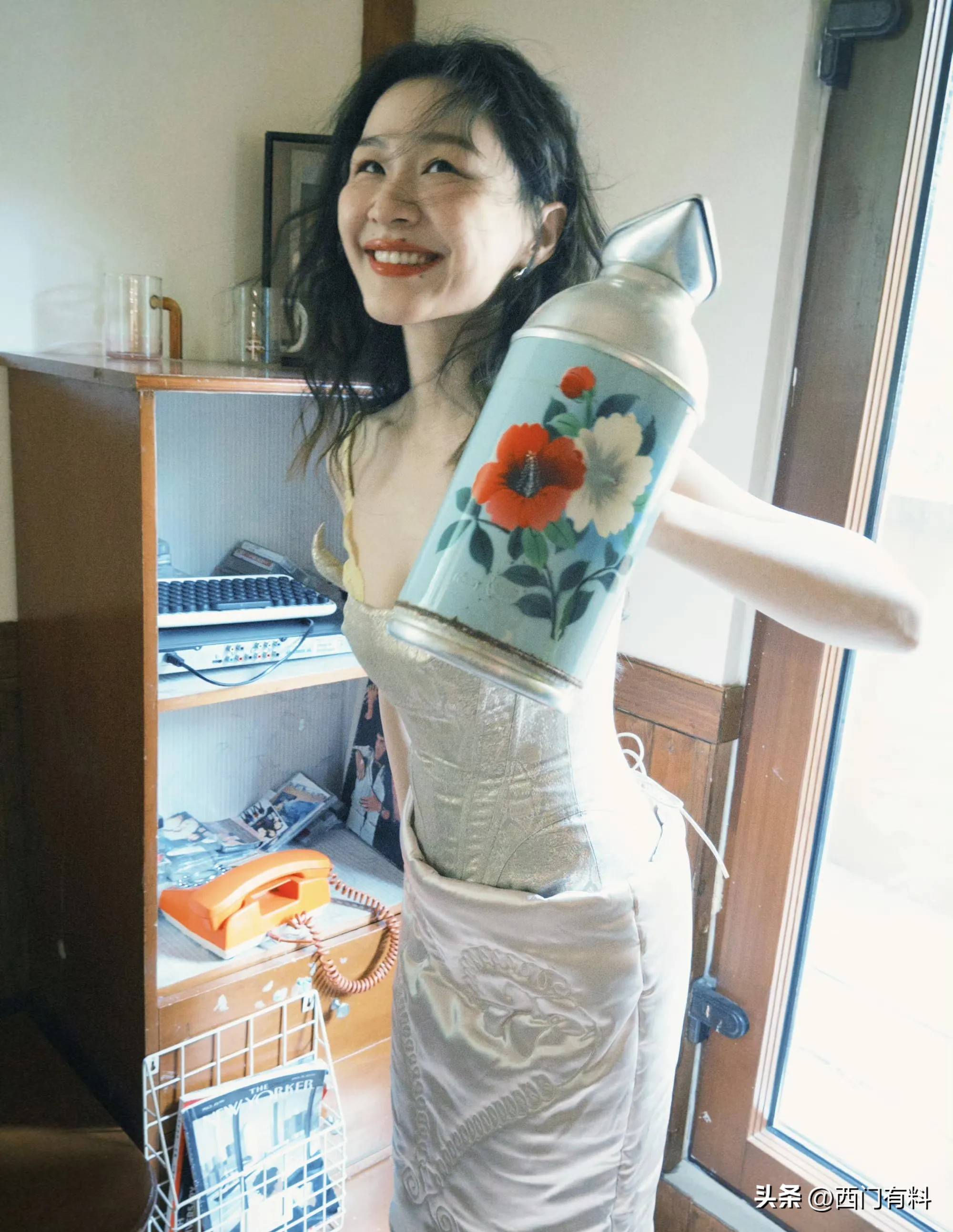 金靖近照曝光身材纤细凹凸有致网友直呼:好美!