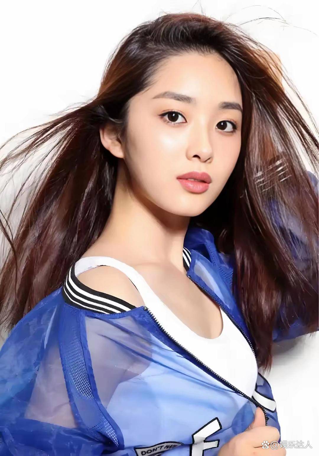 中国顶级美女!清新女神吴曼思,靠颜值吸睛,凭实力圈粉