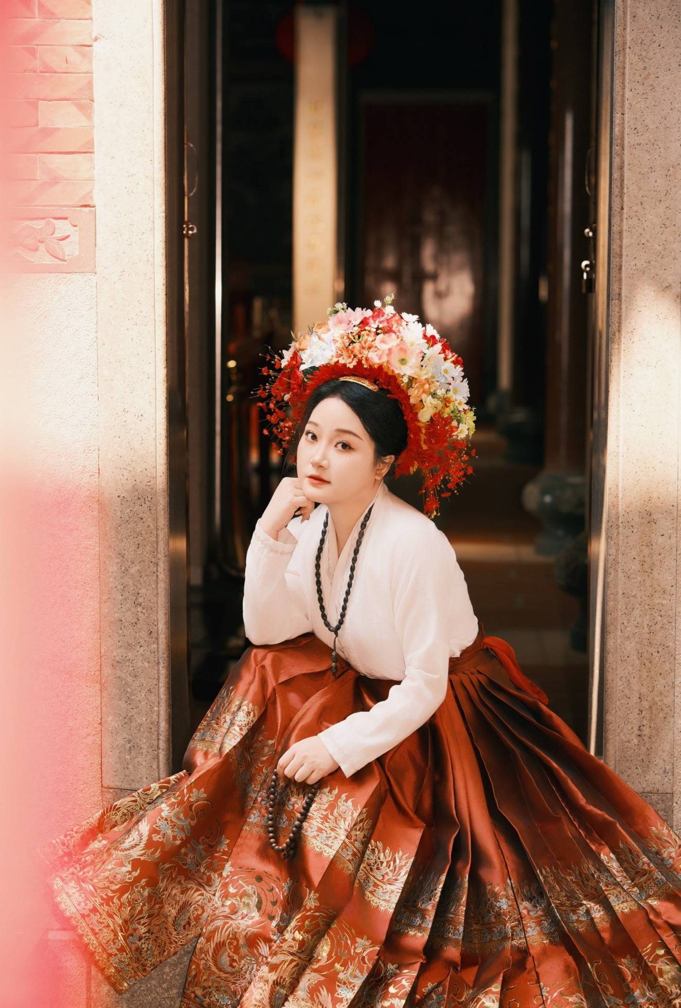 许明明和国际明星刘亦菲合影许明明和著名影视演员王思懿合影许明明与