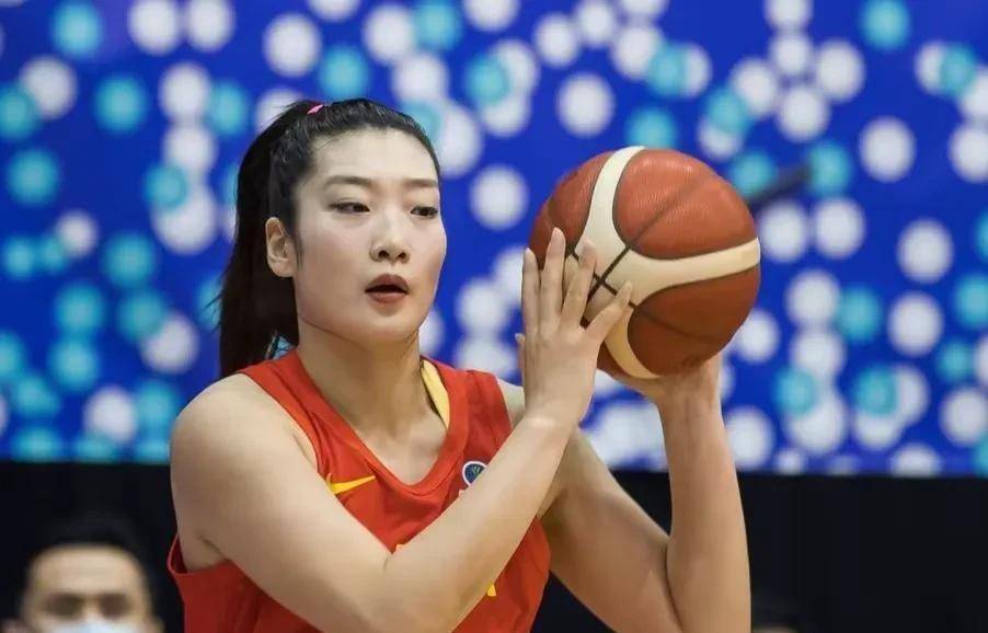 李梦国家队落选引发热议：30岁女篮传奇为何被拒之门外？